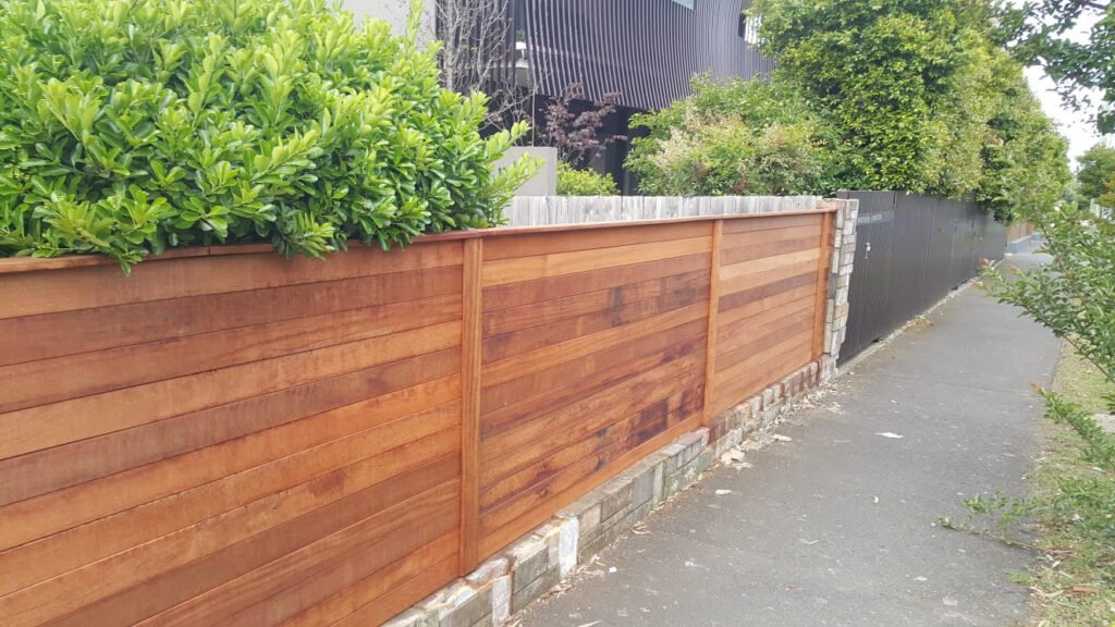 Horisontal Slat Decking Fence
